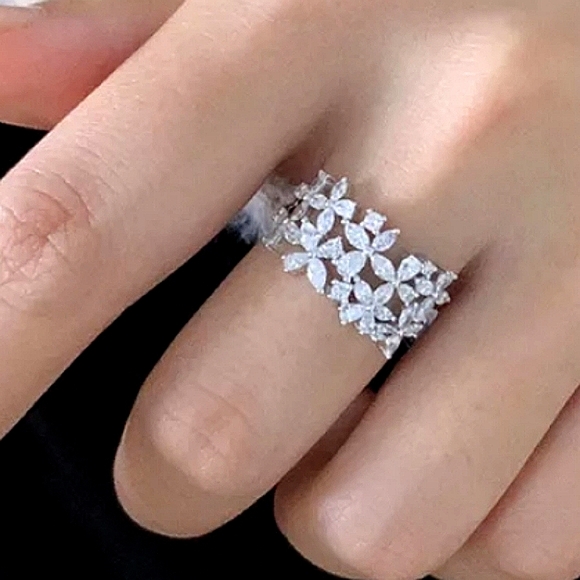 Diamond Flower Ring Stunning Simulated Stones Suze 8 - Picture 13 of 13